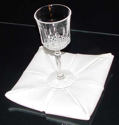 Cara melipat napkin rose 7