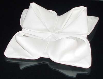 Cara melipat napkin rose 9