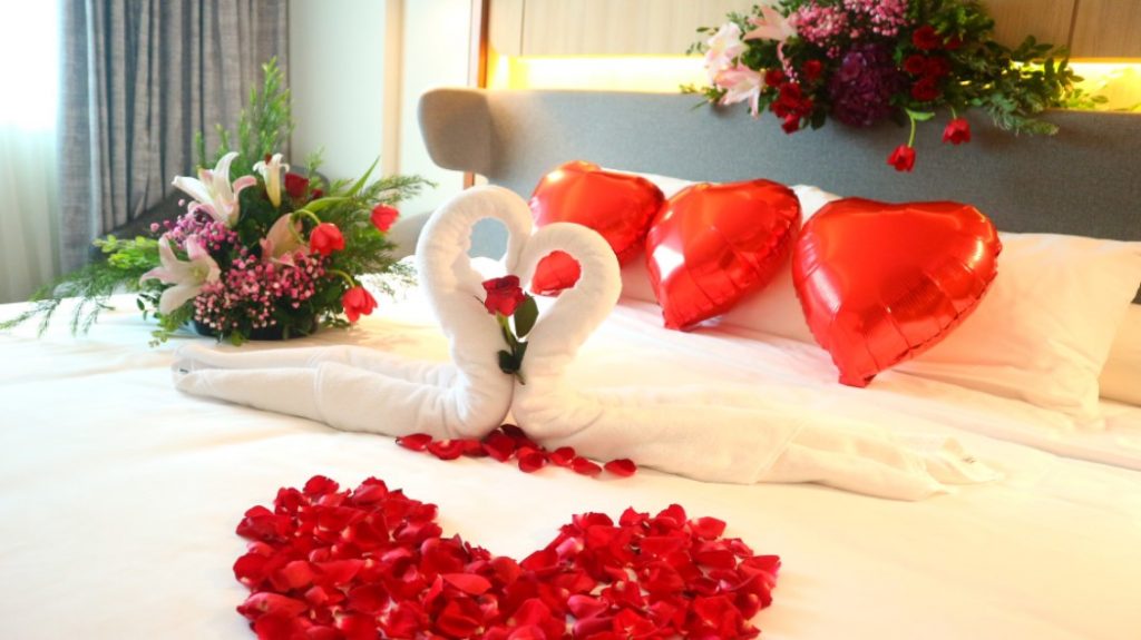 Dekorasi Kamar Hotel Romantis Untuk Pasangan