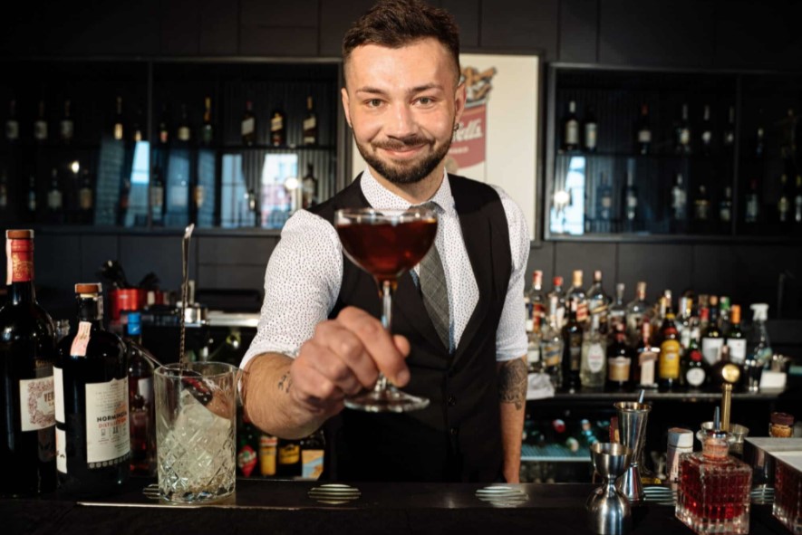 Pengertian Bartender