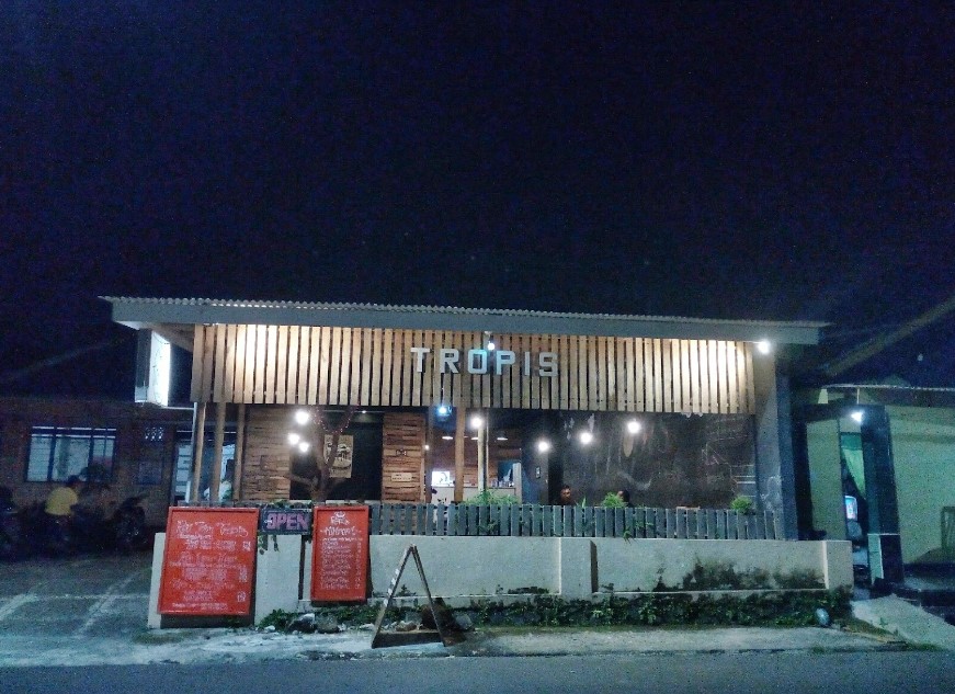 Cafe Tropis Salatiga