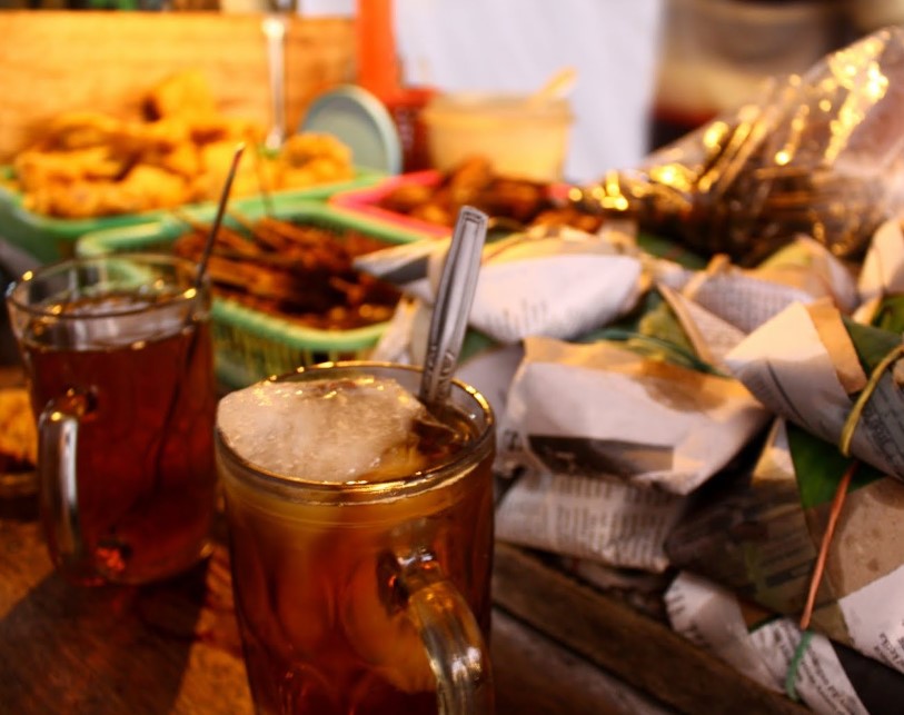 Minuman Teh di Angkringan