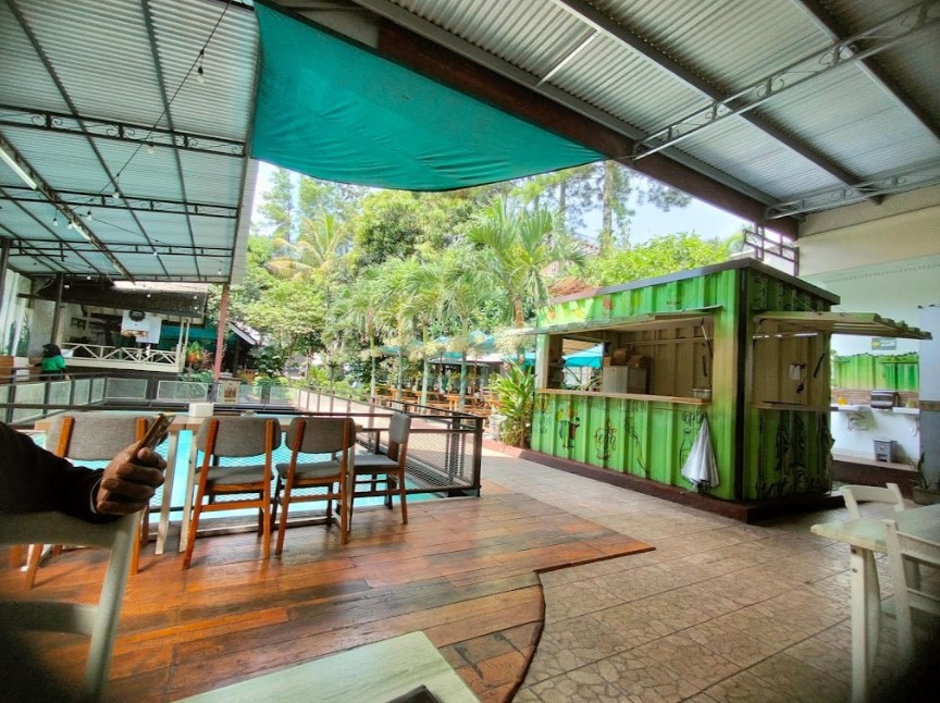 Rumah Pinus Coffee & Resto