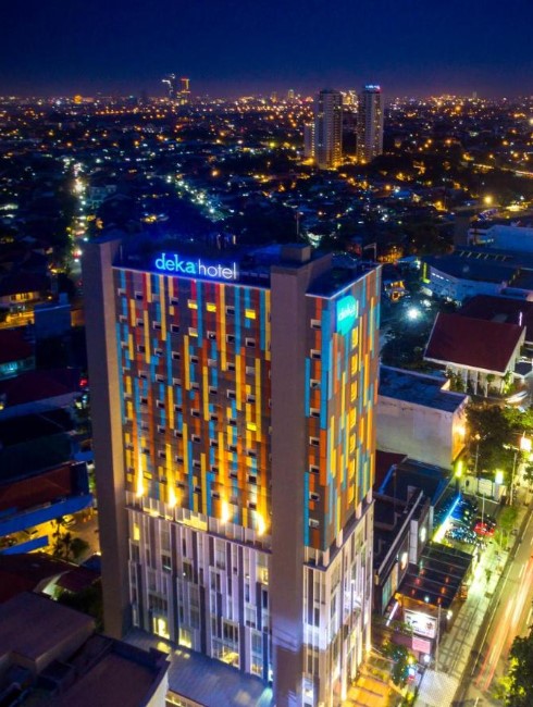 Deka Hotel di Jalan Hr Muhammad Surabaya Kecamatan