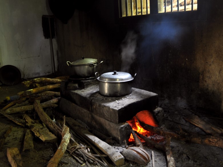 Alat Masak Tradisional Tungku Pawon