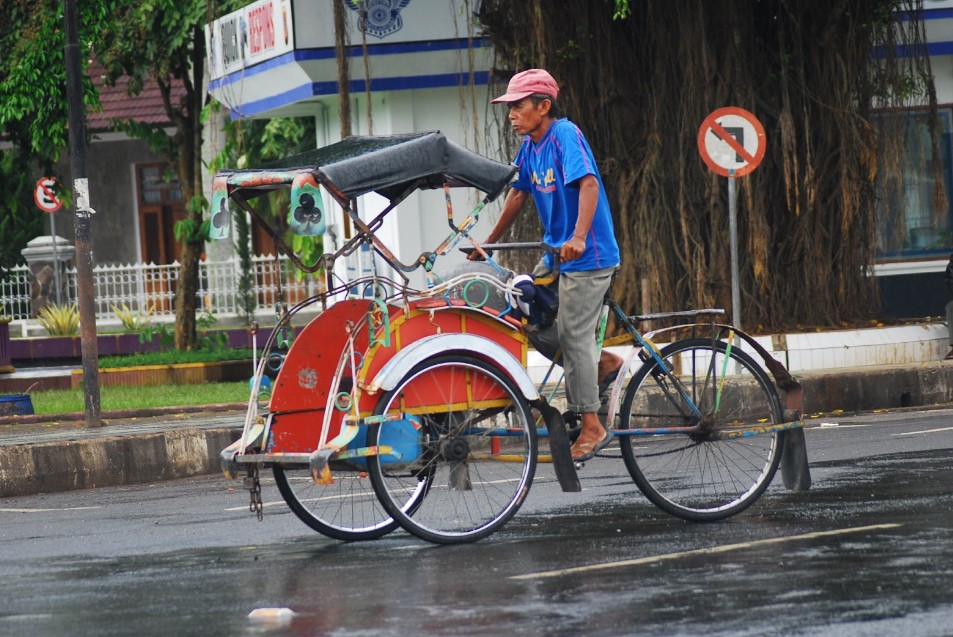 Alat Transportasi Tradisional Becak