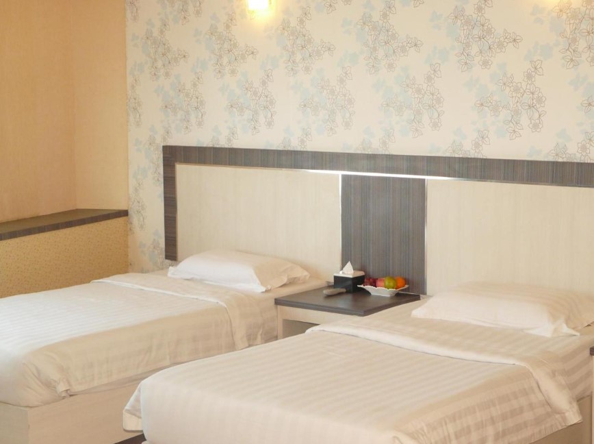 Hotel Oval di Jalan Diponegoro Surabaya