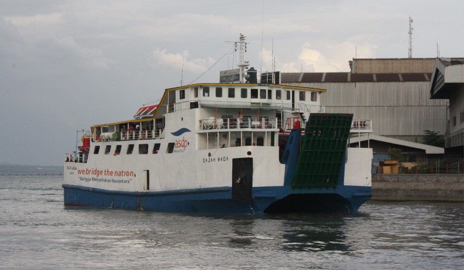Kapal Feri Alat Transportasi Modern