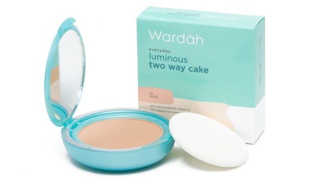 Bedak Wardah Everyday Luminous Two Way Cake Untuk Kulit Sawo Matang