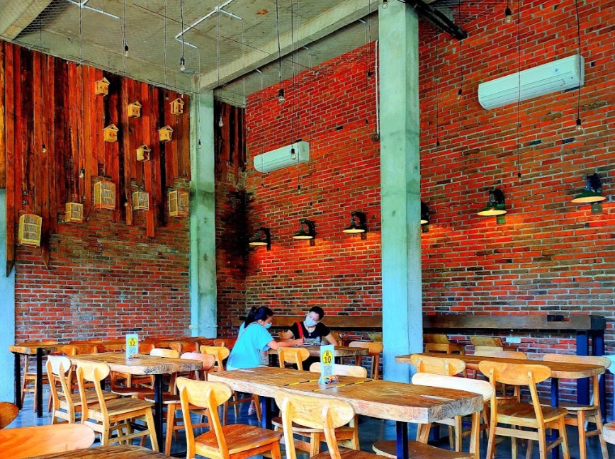 Republika Cafe & Resto di MERR Surabaya