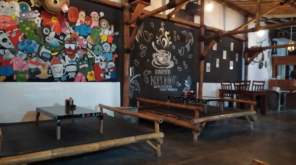 Cafe Hitam Putih di Pekalongan