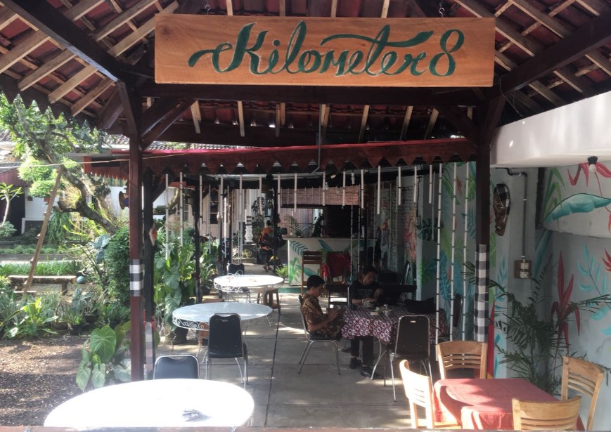 Kilometer 8 cafe & garden