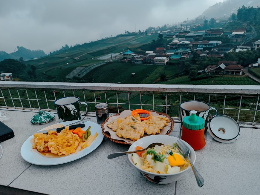 Angkringan Sakera Cafe di Tawangmangu