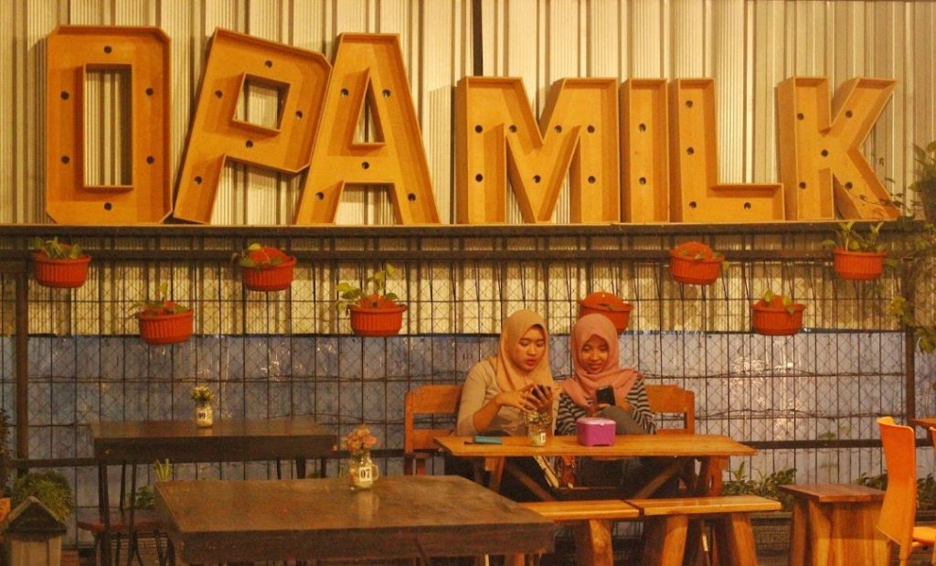 Opa Milk Cafe di Demak