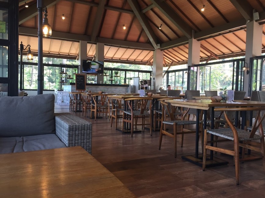Pine Resto And Cafe di Tawangmangu
