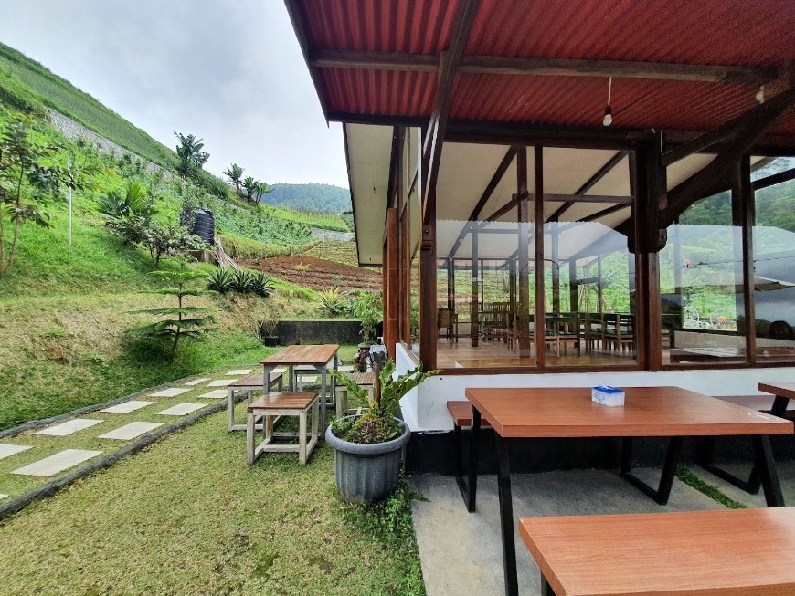 WATU ONDO RESTO & Coffe di Tawangmangu