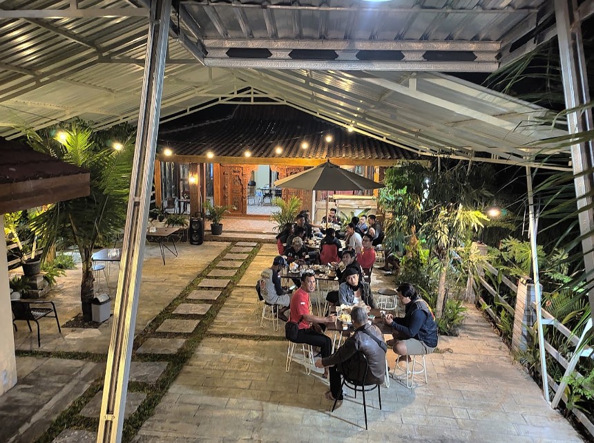 Cafe & Angkringan Babe Noer Ngawi