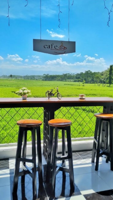 Cafe Tepi Sawah Lumajang