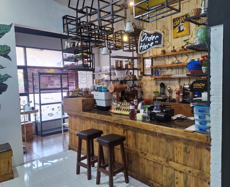 Toko Kopi, Peralatan dan Bahan Baku Cafe (Ptrus Coffee Lab & Store Sidoarjo)