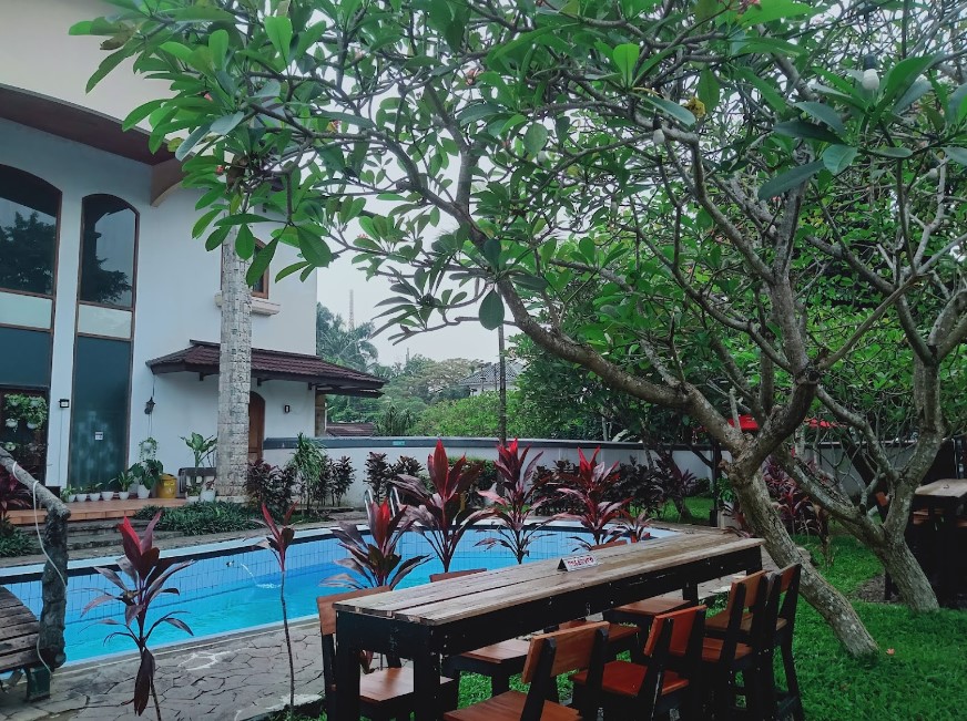 Cafe & Resto Serendipity (Poolside & Garden View) Jagakarsa