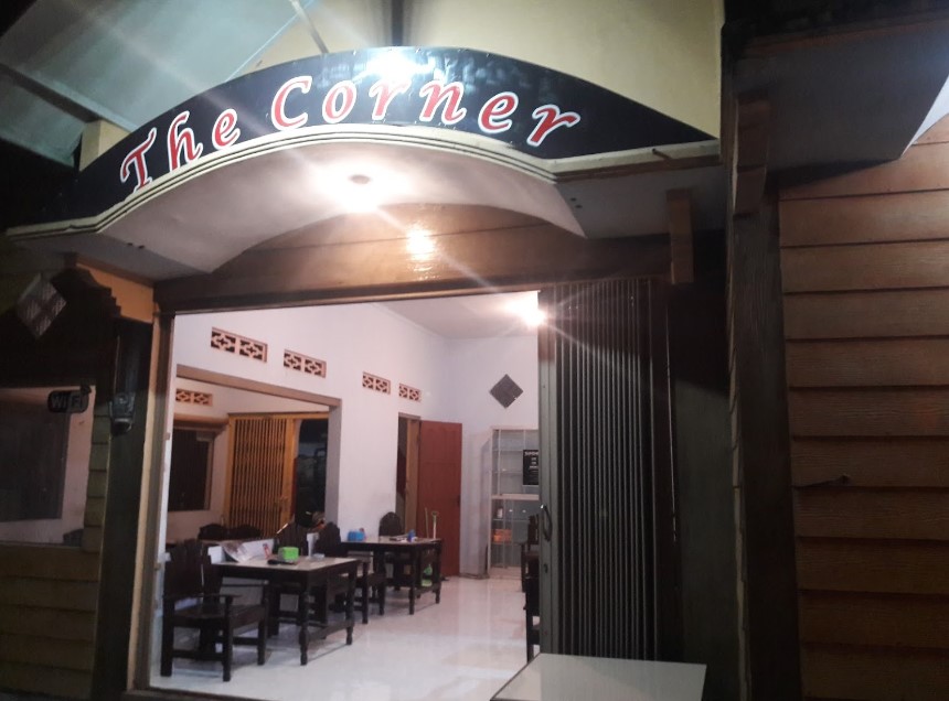 The Corner Cafe Blitar