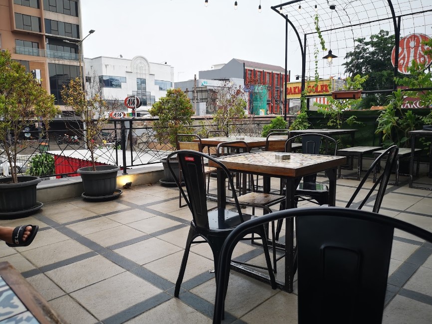 Waltie's Rooftop Cafe Rawamangun