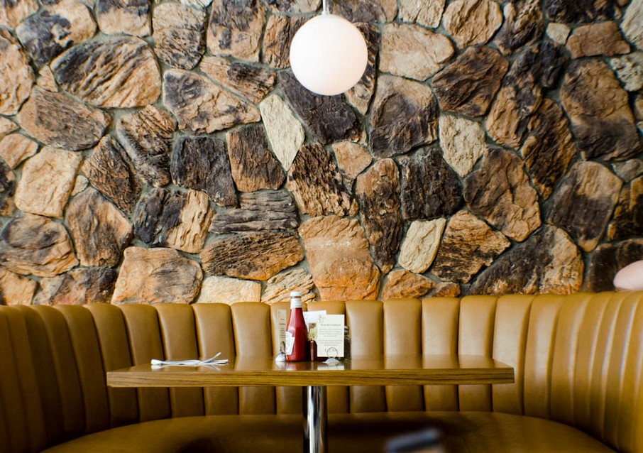 Desain Dinding Cafe Kekinian Batu Kontemporer