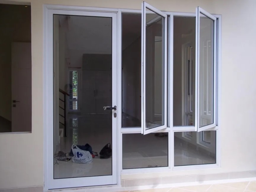 Desain Kusen Pintu dan Jendela Minimalis Buka Tutup