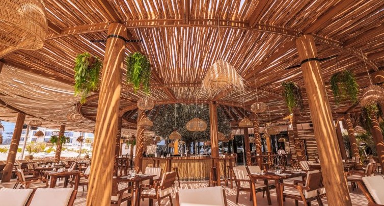 Desain Warung Kopi dari Bambu Elegan Cosy