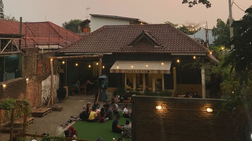 Warung Kopi Depan Rumah Lesehan