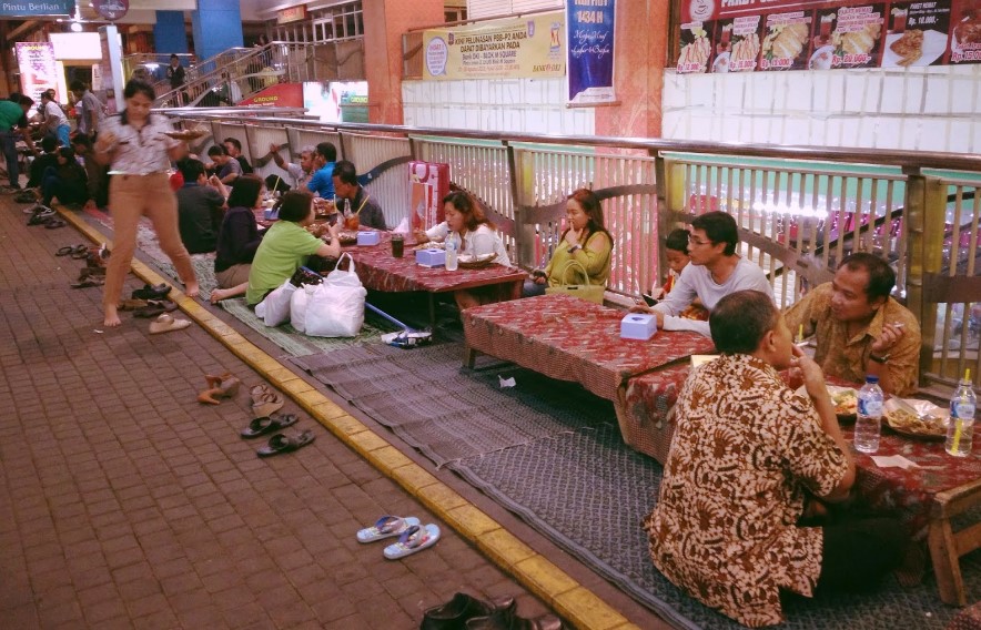 Warung Kopi Kampung Lesehan