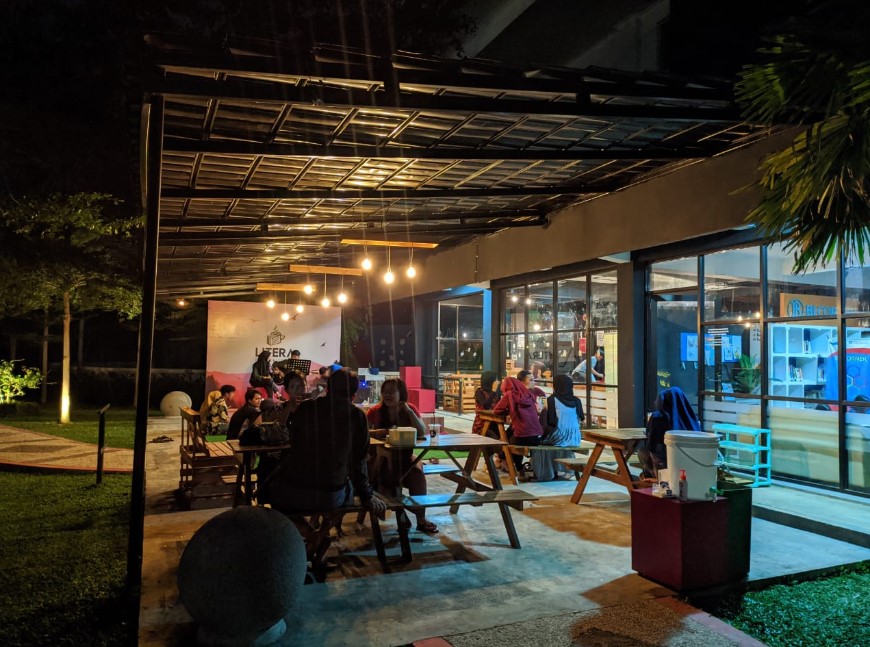 Litera Coffee Resto & Library di Pangandaran