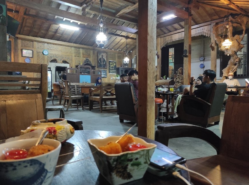 Tigasembilan Cafe di Blora