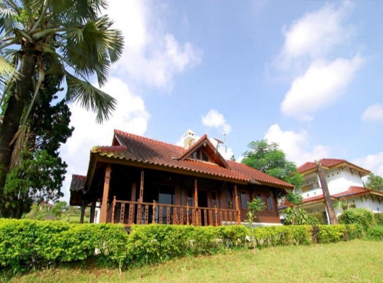 Villa ChavaMinerva Kayu di Ciater