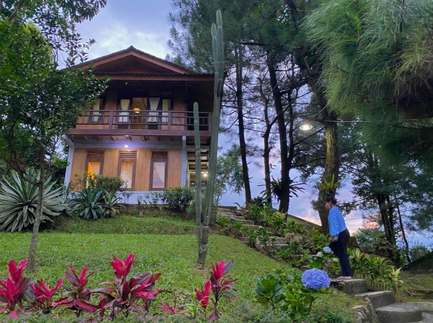 Villa Pondok Batu Pinus di gunung bunder